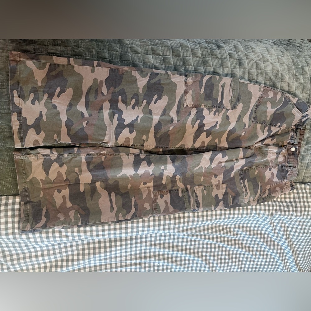 No boundaries viral camo cargo